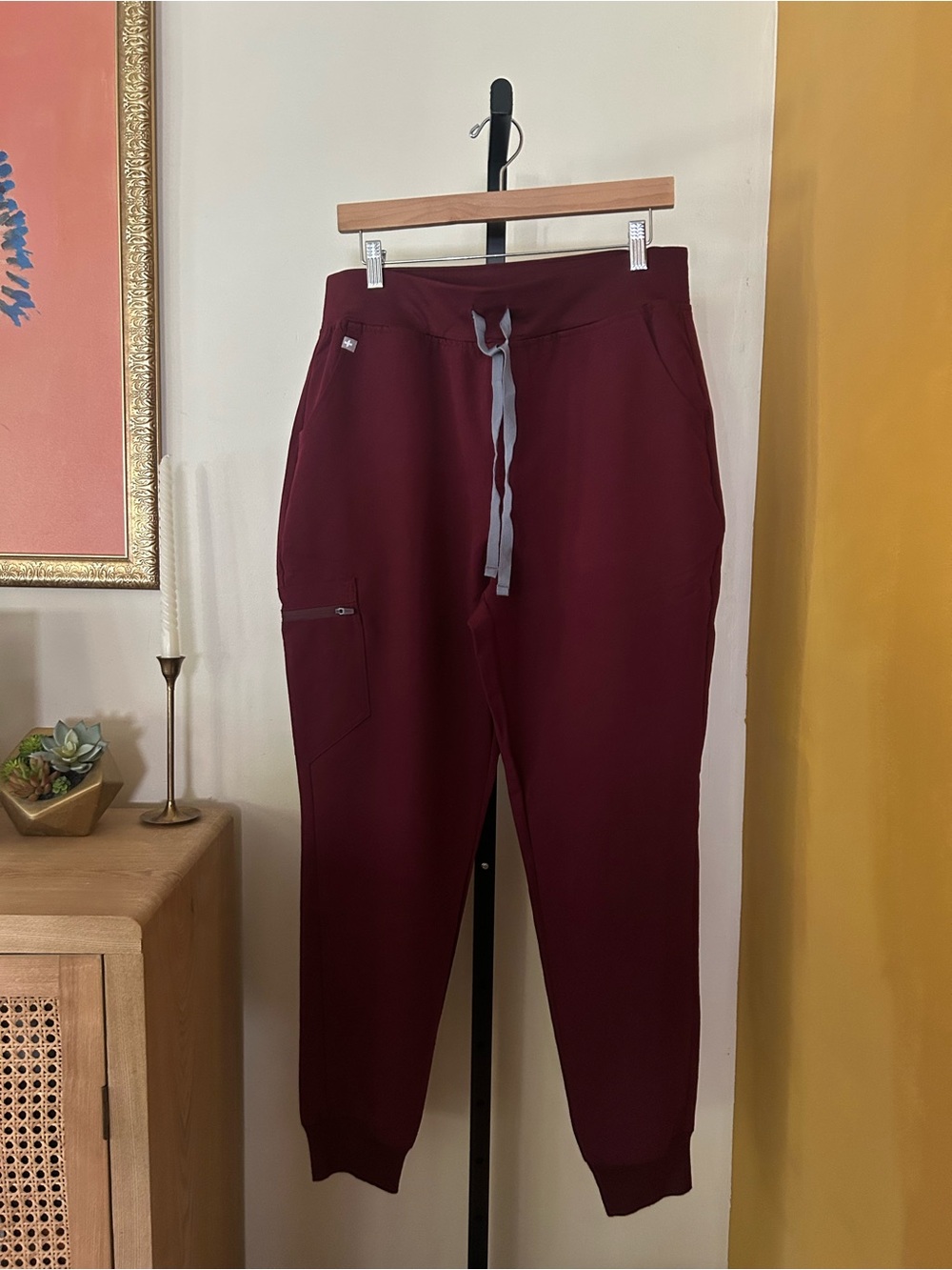 Figs Zamora Joggers Scrub Pants High Waisted PO 2841 Maroon Burgundy Size Large